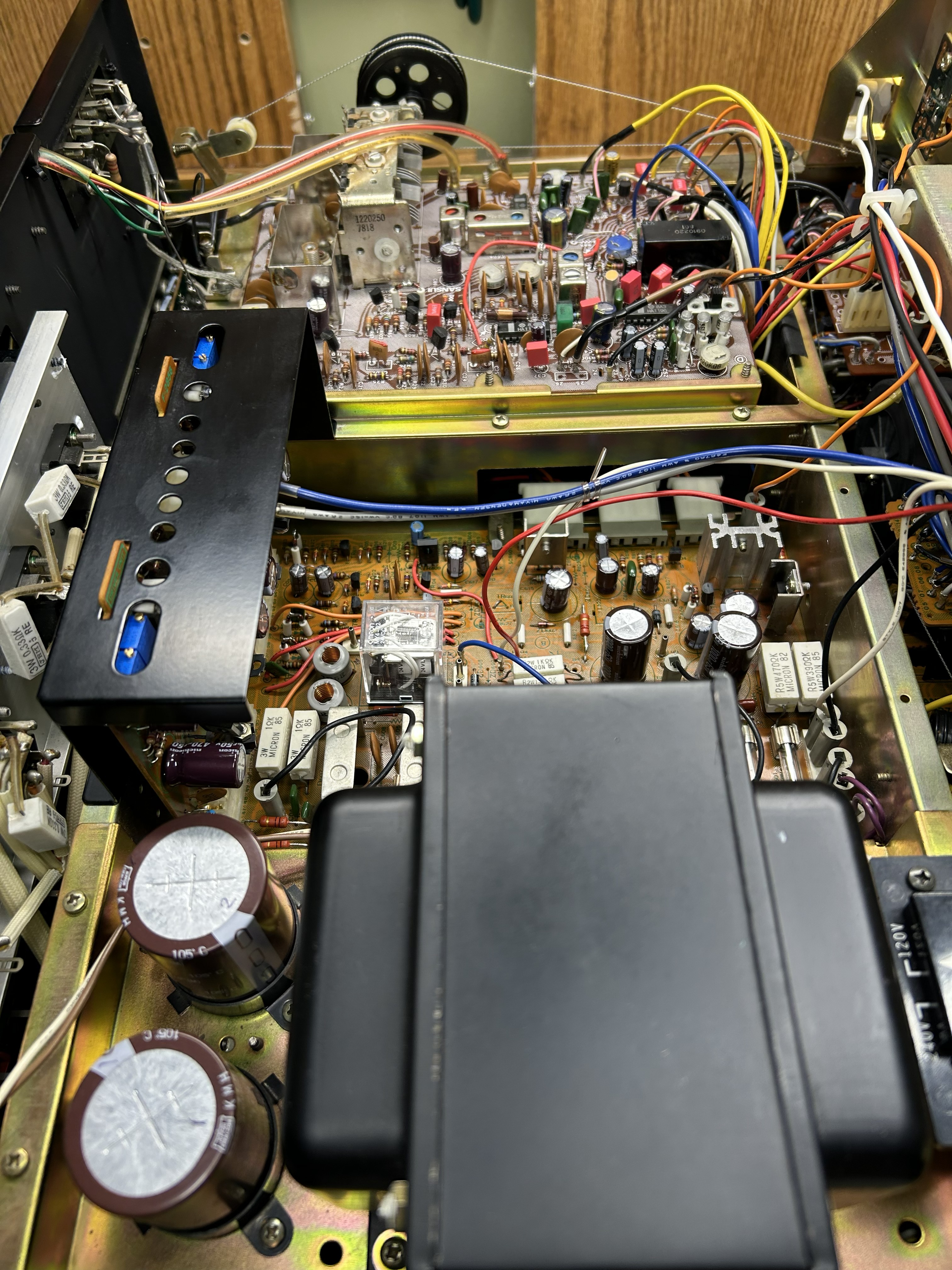 Interior detail of the Sansui G-5000 during restoration